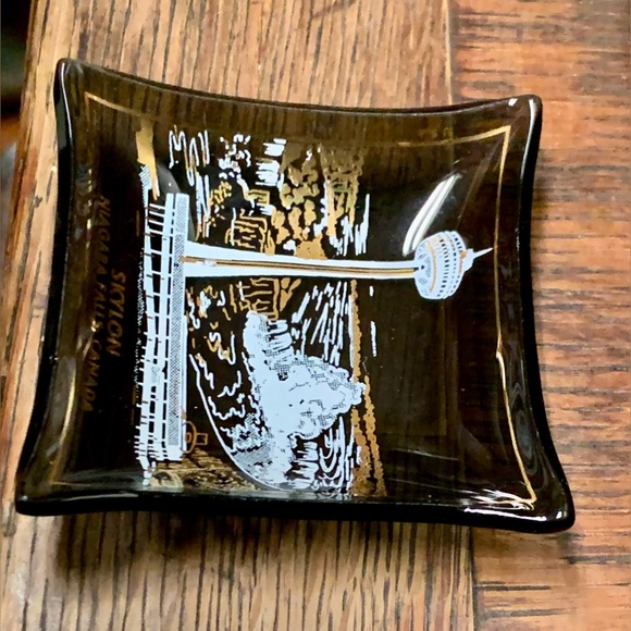 Vintage Brown Blown Glass Skylon Tower Niagara Falls Canada Trinket Coin Dish - Picture 14 of 16